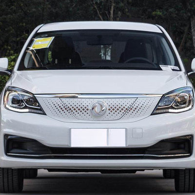 400KM Dongfeng Fengshen E70 Zuivere Elektrische Compacte Auto 4 Deuren 5 Zetels