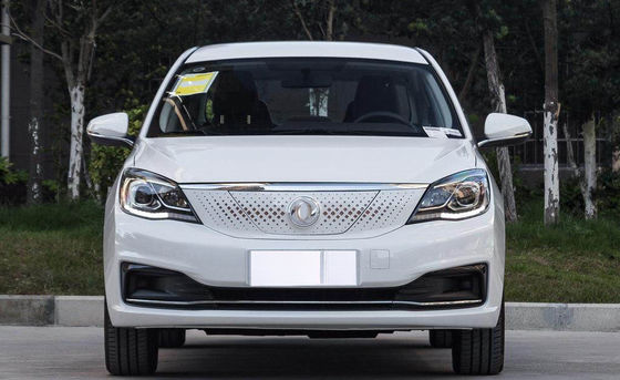 400KM Dongfeng Fengshen E70 Zuivere Elektrische Compacte Auto 4 Deuren 5 Zetels