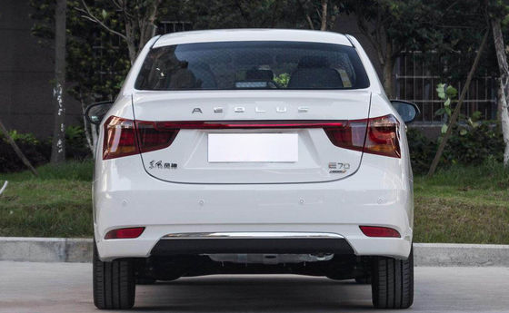 400KM Dongfeng Fengshen E70 Zuivere Elektrische Compacte Auto 4 Deuren 5 Zetels