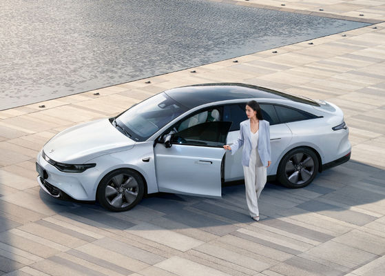 Zuivere Elektrische Auto's Medio Grote 525717KM van de sprongmotor C01 4 Deuren 5 Zetels