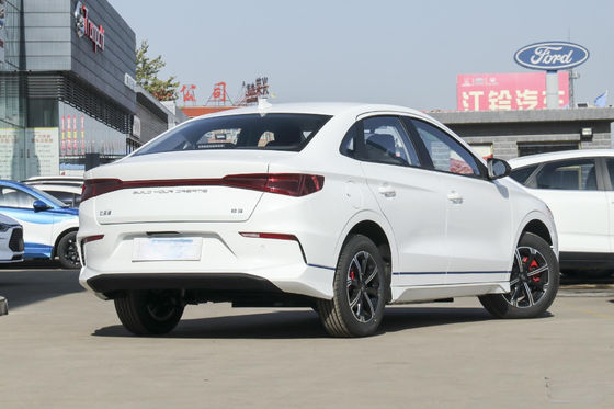De Sedan Elektrische Auto Officiële Standaard 401KM van E3byd 4 Deuren 5 Zetels